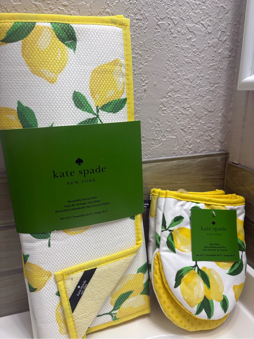 Kate Spade Lemon Kitchen Drying Mat Set of 2 & Oven Mit set
